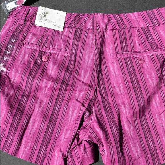 NWT Khakis by Gap Women’s Shorts size 8 - Picture 2 of 6